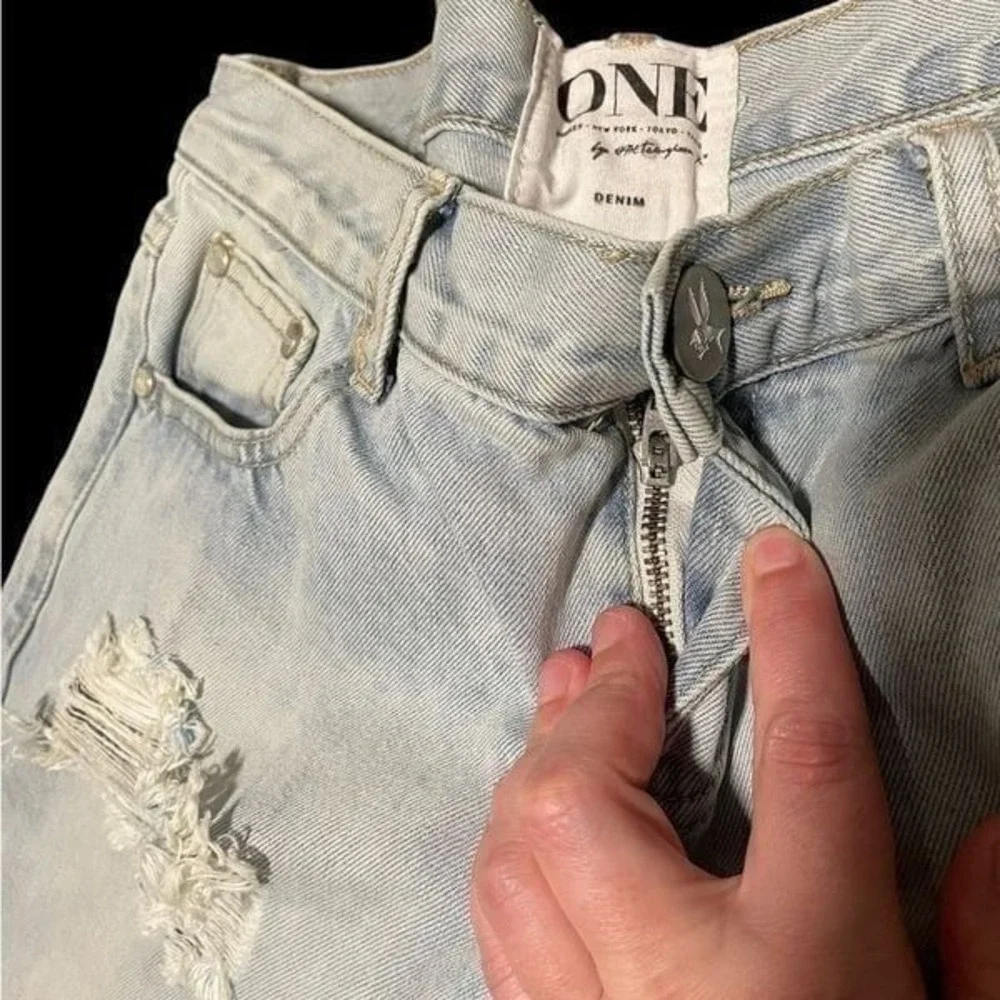 One X ONETEASPOON Women AWESOME BAGGIES Distressed Light Wash Jeans